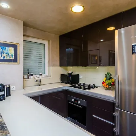 Magellan Deluxe Two Apartment *