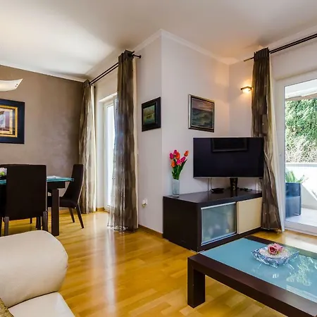 Magellan Deluxe Two Apartment